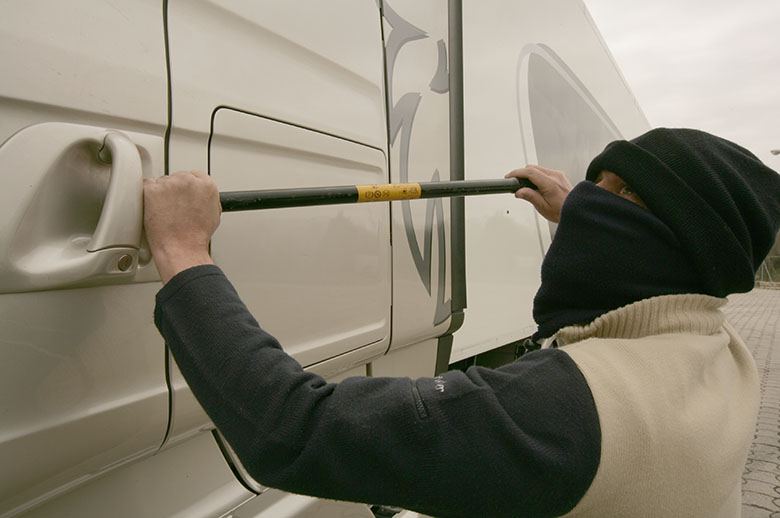 Todavía son pocos, pero es el delito que más crece en el transporte: la suplantación de la identidad